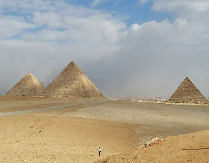 Full Day Tour : Giza Pyramids & Egyptian Museum in Cairo